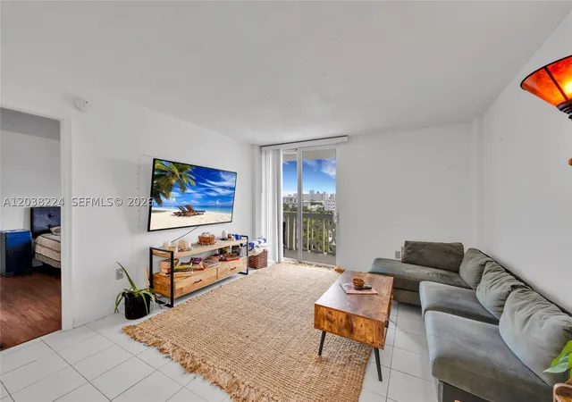 Photo 4 of Condo for sale at 1020 Meridian Ave #715, Miami Beach, FL 33139 | MLS# A12038224 | Listing updated on 2026-09-14