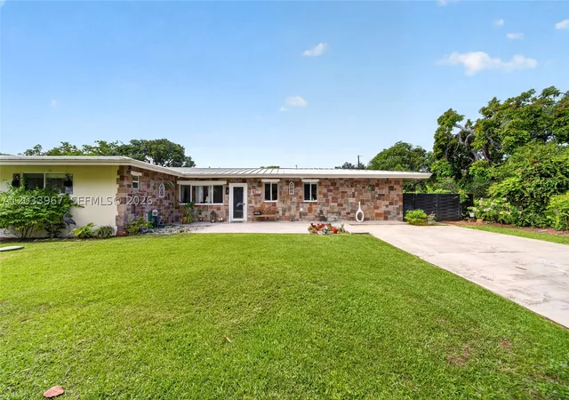Photo 1 of Single family home for sale at 8250 Sw 118th Ter, Miami, FL 33156 | MLS# A12033967 | Listing updated on 2026-08-29
