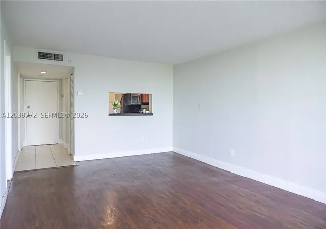 Listing Photo 4 - Condo for sale in building located at 482 Nw 165Th St Rd, Miami, FL 33169 - Unit #A504