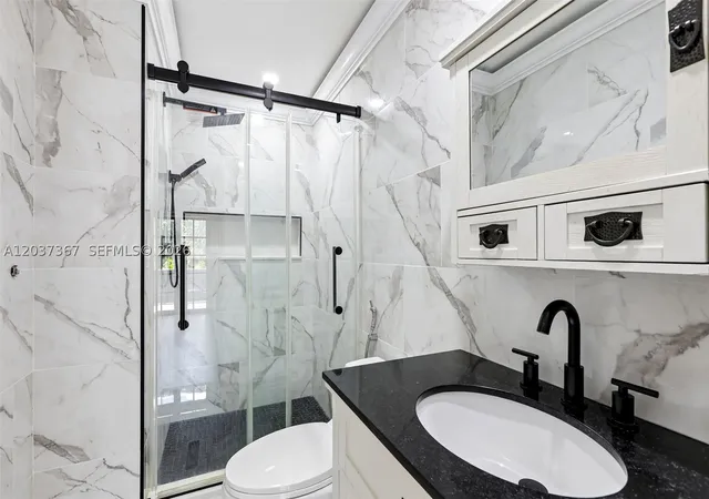 Photo 2 of Townhouse for sale at 86 Ann Lee Ln, Tamarac, FL 33319 | MLS# A12037367 | Listing updated on 2026-10-02