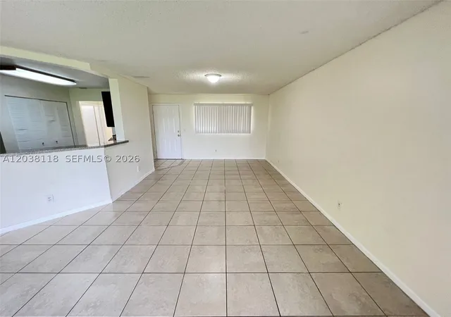 Listing Photo 4 - Condo for sale in building located at 3417 Nw 44Th St, Oakland Park, FL 33309 - Unit #104