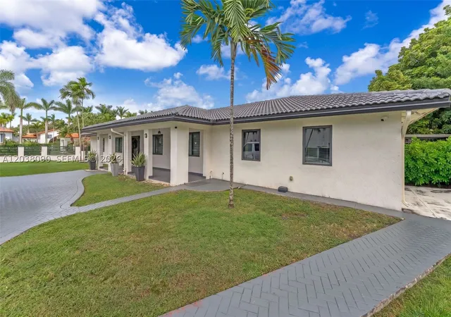 Photo 3 of Single family home for sale at 551 Sw 127th Ave, Miami, FL 33184 | MLS# A12038090 | Listing updated on 2026-10-06