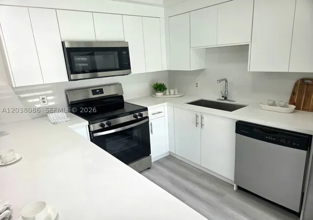 Photo 3 of Townhouse for sale at 2565 Garden Ct, Cooper City, FL 33026 | MLS# A12038086 | Listing updated on 2026-09-21
