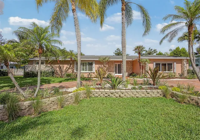 Single family home for sale at 16842 Sw Sw 79 Pl, Palmetto Bay, FL 33157 | MLS# A12038182