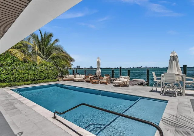 Listing Photo 4 - Condo for sale in building located at 1930 Bay Dr, Miami Beach, FL 33141 - Unit #PH1