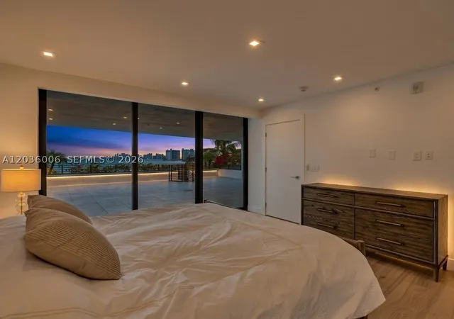 Listing Photo 5 - Condo for sale in building located at 1930 Bay Dr, Miami Beach, FL 33141 - Unit #PH1