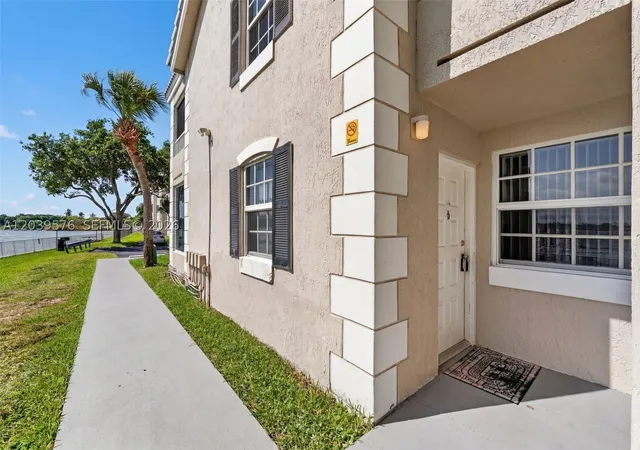 Listing Photo 4 - Condo for sale in building located at 2841 N Oakland Forest Dr, Oakland Park, FL 33309 - Unit #110