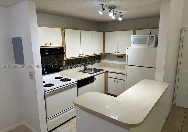 Listing Photo 3 - Condo for sale in building located at 7200 Nw 179Th St, Miami, FL 33015 - Unit #311