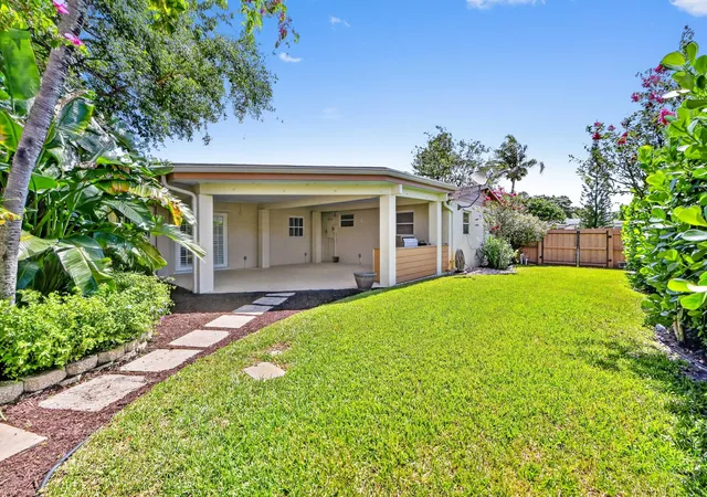 5th image of 313 Poe Dr, Palm Springs, FL 33461 | MLS# B26043150