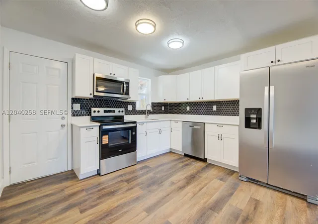 Listing Photo 5 - Condo for sale in building located at 1450 Ne 151St St, Miami, FL 33162 - Unit #101