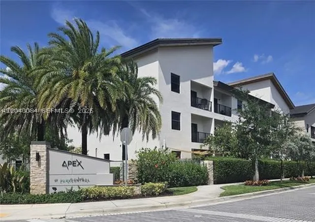 Photo 2 of Condo for sale at 8025 Nw 104th Ave #31, Doral, FL 33178 | MLS# A12040084 | Listing updated on 2026-09-14