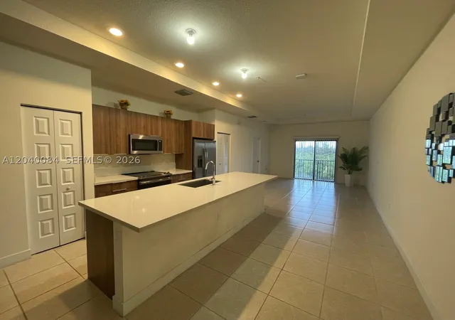 Listing Photo 4 - Condo for sale in building located at 8025 Nw 104Th Ave, Doral, FL 33178 - Unit #31