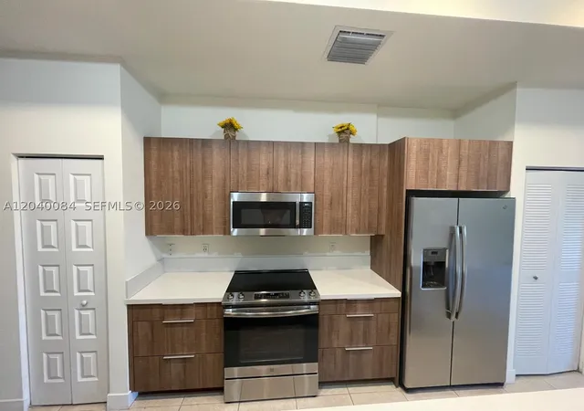 Listing Photo 5 - Condo for sale in building located at 8025 Nw 104Th Ave, Doral, FL 33178 - Unit #31