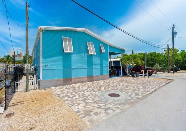 Photo 4 of Single family home for sale at 837 91St Court Ocean, Marathon, FL 33050 | MLS# A12040308 | Listing updated on 2026-08-27