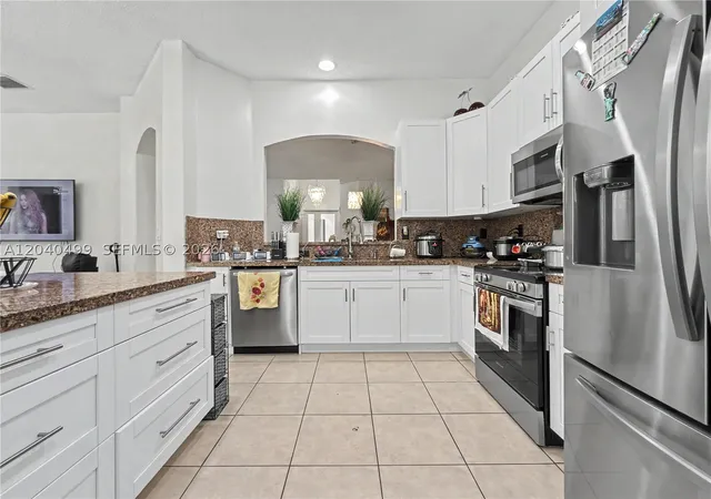Photo 2 of Single family home for sale at 522 Ne 20th Ave, Homestead, FL 33033 | MLS# A12040499 | Listing updated on 2026-09-06