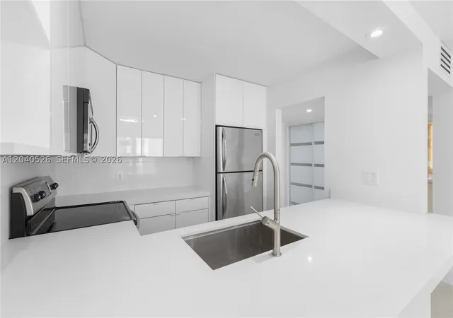 Photo 3 of Condo for sale at 345 Ocean Dr #924, Miami Beach, FL 33139 | MLS# A12040526 | Listing updated on 2026-09-16