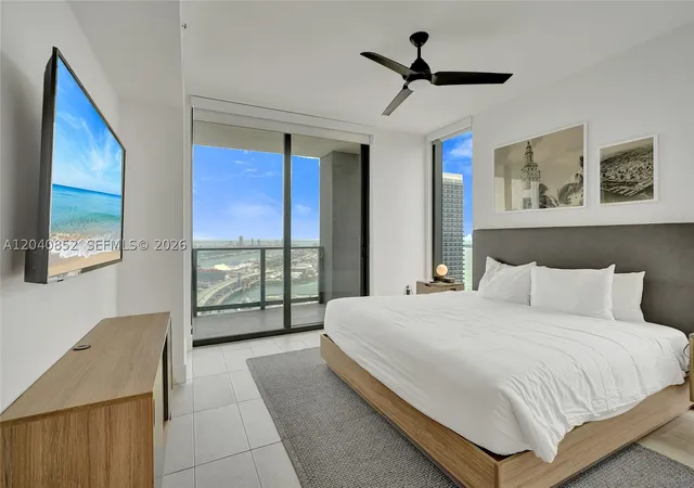 Photo 4 of Condo for sale at 159 Ne 6Th St #3916, Miami, FL 33132 | MLS# A12040852 | Listing updated on 2026-09-10