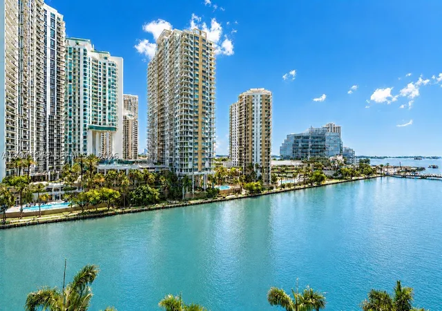 Listing Photo 3 - Condo for sale in building located at 495 Brickell Ave, Miami, FL 33131 - Unit #BAY807