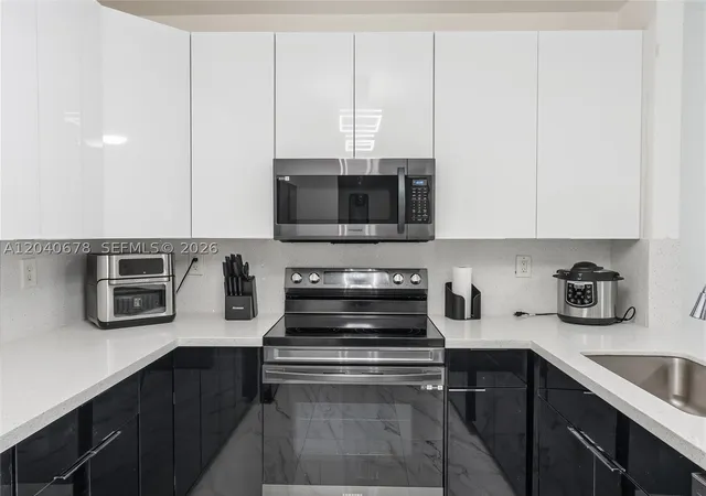 Photo 3 of Townhouse for sale at 1420 Ne 33rd Ave #109-15, Homestead, FL 33033 | MLS# A12040678 | Listing updated on 2026-09-17