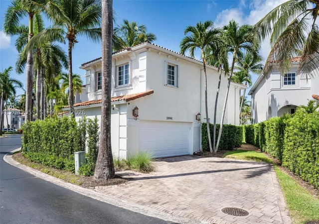 Photo 2 of Single family home for sale at 20940 Ne 31St Pl, Aventura, FL 33180 | MLS# A12041059 | Listing updated on 2026-10-07