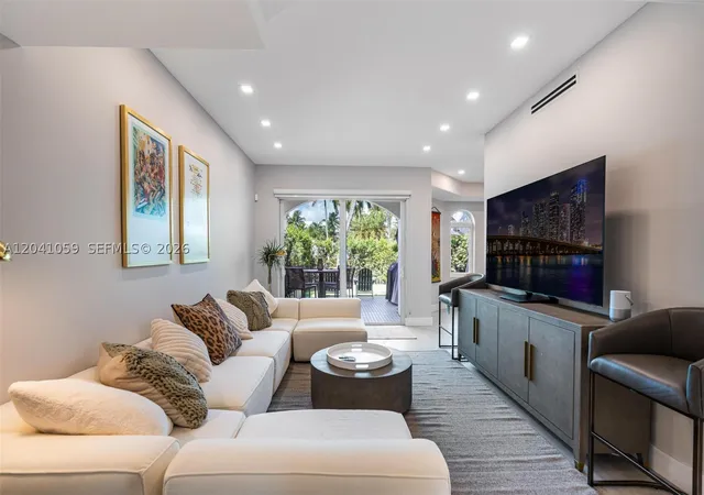 Photo 1 of Single family home for sale at 20940 Ne 31St Pl, Aventura, FL 33180 | MLS# A12041059 | Listing updated on 2026-10-07