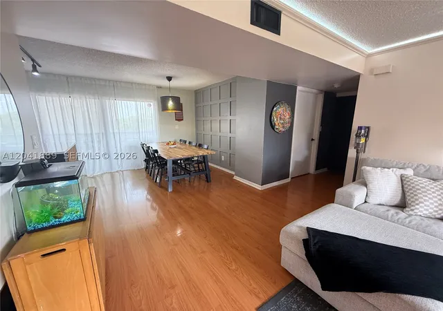 Listing Photo 3 - Condo for sale in building located at 17000 Nw 67Th Ave, Hialeah, FL 33015 - Unit #402