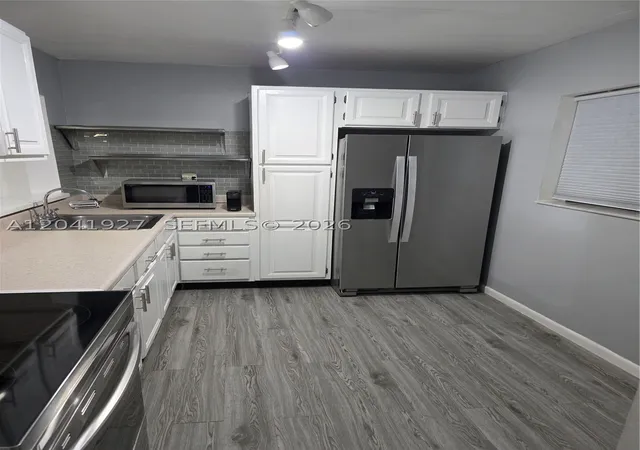 Listing Photo 5 - Condo for sale in building located at 8065 Sw 107Th Ave, Miami, FL 33173 - Unit #202