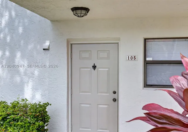 Listing Photo 4 - Condo for sale in building located at 15718 E Waterside Cir, Sunrise, FL 33326 - Unit #105