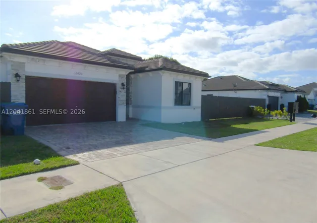 Photo 3 of Single family home for sale at 16825 Sw 109th Pl, Miami, FL 33157 | MLS# A12041861 | Listing updated on 2026-09-11