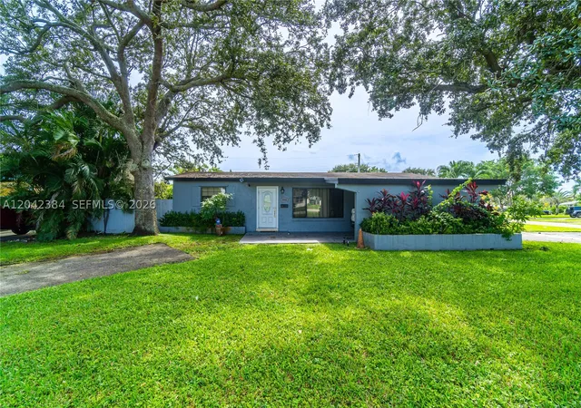 Photo 1 of Sale Pending at 3338 Taft St, Hollywood, FL 33021 | MLS# A12042384 | Listing updated on 2026-09-18