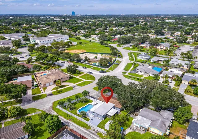 Photo 3 of Sale Pending at 3338 Taft St, Hollywood, FL 33021 | MLS# A12042384 | Listing updated on 2026-09-18