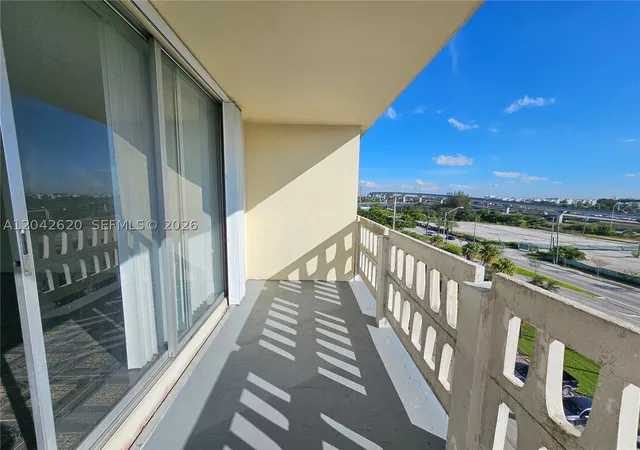 Listing Photo 4 - Condo for sale at Parkway Towers, Unit 704 15600 Nw 7Th Ave, Parkway Towers, Miami, FL 33169 | Built Year: 1972-1982