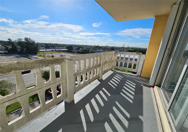 Listing Photo 5 - Condo for sale at Parkway Towers, Unit 704 15600 Nw 7Th Ave, Parkway Towers, Miami, FL 33169 | Built Year: 1972-1982