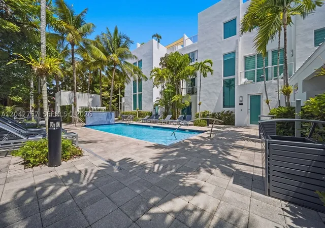 Photo 3 of Townhouse for sale at 710 Ne 3rd Ave, Fort Lauderdale, FL 33304 | MLS# A12042757 | Listing updated on 2026-09-18