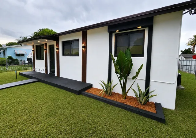Photo 2 of Sale Pending at 19721 Sw 114th Pl, Miami, FL 33157 | MLS# A12042130 | Listing updated on 2026-09-10