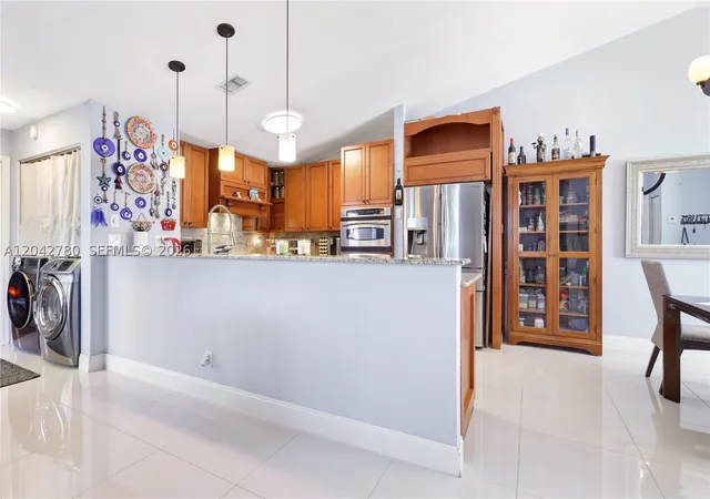 Photo 4 of House for sale at 3064 S Oakland Forest Dr #1006, Oakland Park, FL 33309 | MLS# A12042780 | Listing updated on 2026-10-06