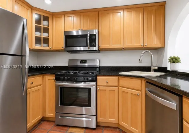 Listing Photo 2 - Condo for sale in building located at 6705 N Kendall Dr, Pinecrest, FL 33156 - Unit #312