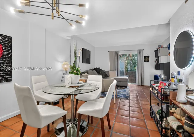 Listing Photo 3 - Condo for sale in building located at 6705 N Kendall Dr, Pinecrest, FL 33156 - Unit #312