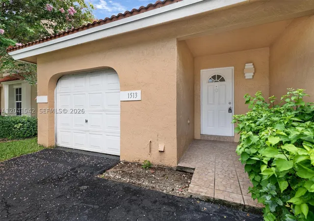 Photo 2 of Single family home for sale at 1513 Garden Rd, Weston, FL 33326 | MLS# A12041542 | Listing updated on 2026-09-08