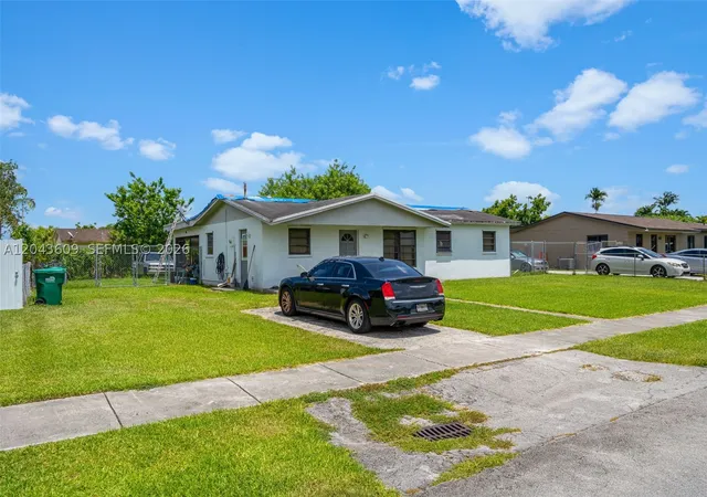 Photo 3 of Single family home for sale at 14125 Sw 109th Pl, Miami, FL 33176 | MLS# A12043609 | Listing updated on 2026-10-01