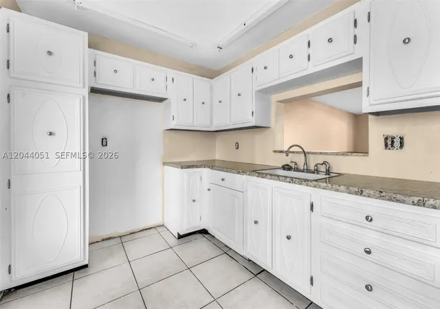 Photo 3 of Condo for sale at 3940 Nw 42Nd Ave #122, Lauderdale Lakes, FL 33319 | MLS# A12044051 | Listing updated on 2026-10-01