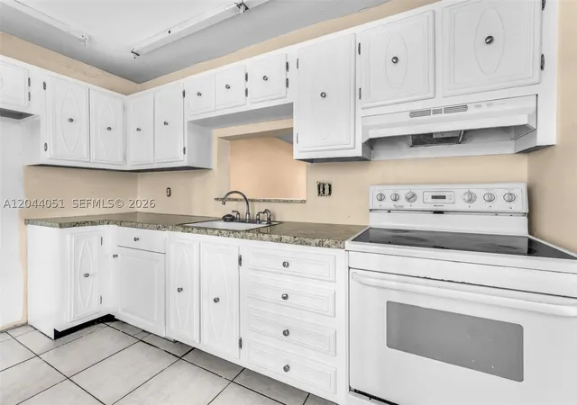 Photo 4 of Condo for sale at 3940 Nw 42Nd Ave #122, Lauderdale Lakes, FL 33319 | MLS# A12044051 | Listing updated on 2026-10-01