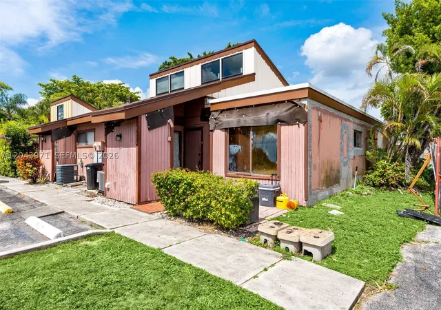 Photo 2 of Single family home for sale at 1709 Nw 72nd Ave #66, Plantation, FL 33313 | MLS# A12043971 | Listing updated on 2026-09-14