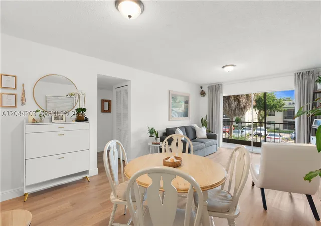 Listing Photo 4 - Condo for sale in building located at 4161 Nw 90Th Ave, Coral Springs, FL 33065 - Unit #206