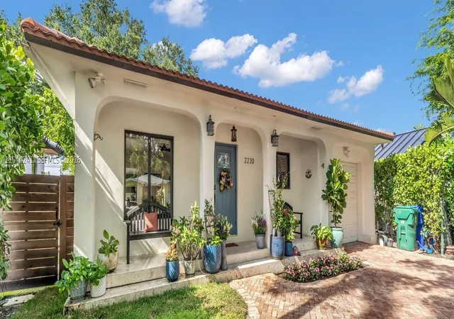 Photo 1 of Single family home for sale at 2220 Sw 25th St, Miami, FL 33133 | MLS# A12044241 | Listing updated on 2026-09-13