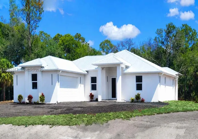 Photo 2 of Single family home for sale at 133 Hunting Club Ave, Clewiston, FL 33440 | MLS# A12043367 | Listing updated on 2026-09-14
