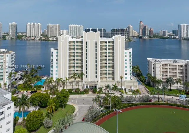 Listing Photo 3 - Condo for sale in building located at 18100 N Bay Rd, Sunny Isles Beach, FL 33160 - Unit #304