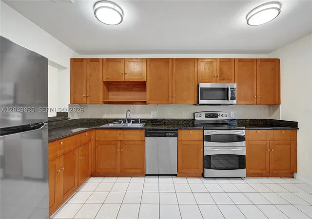 Photo 3 of Townhouse for sale at 9220 Nw 14th St #272, Pembroke Pines, FL 33024 | MLS# A12043835 | Listing updated on 2026-09-06