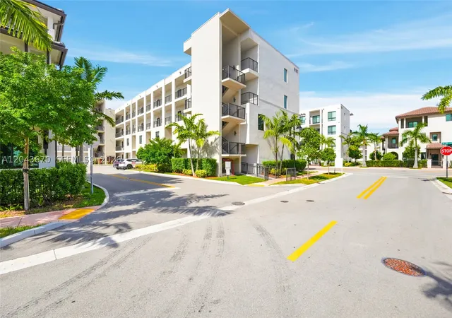 Listing Photo 4 - Condo for sale in building located at 8167 Nw 41St St, Doral, FL 33166 - Unit #E-101