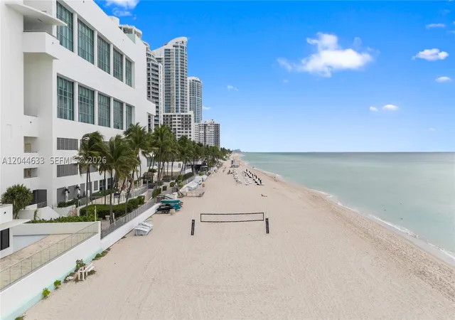 Listing Photo 5 - Condo for sale in building located at 3725 S Ocean Dr, Hollywood, FL 33019 - Unit #1117